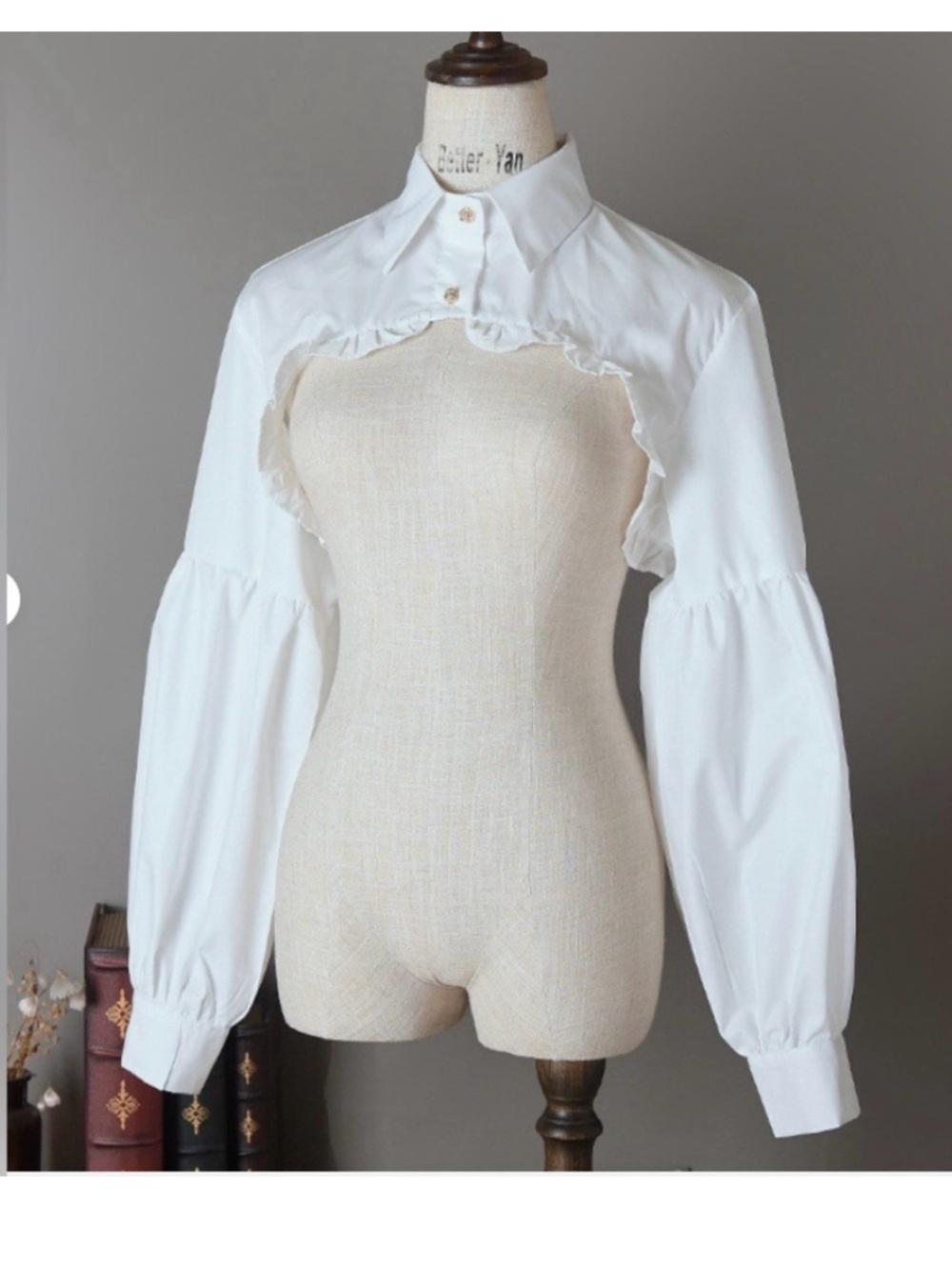 WHITE POPLIN SHRUGGED COLLARED GOLD BUTOTN WOMENS MEDIUM